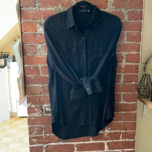 SOLD ✅ Aritzia Black Button Down Shirt - Picture 1 of 4